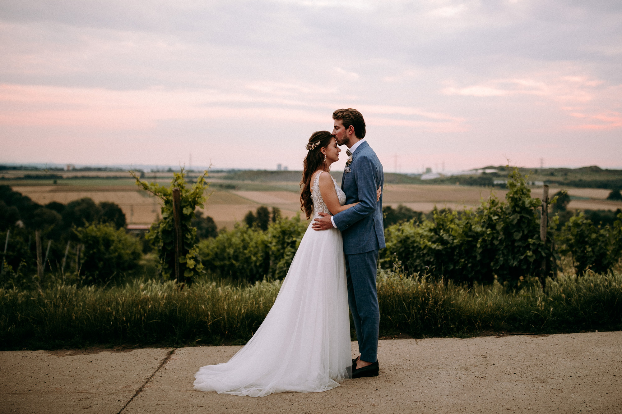 Naturnah, entspannt und voller Charme: Das Weingut Weidenmühle ist eine romantische Hochzeitslocation im Rhein-Main-Gebiet mit viel Freiraum.