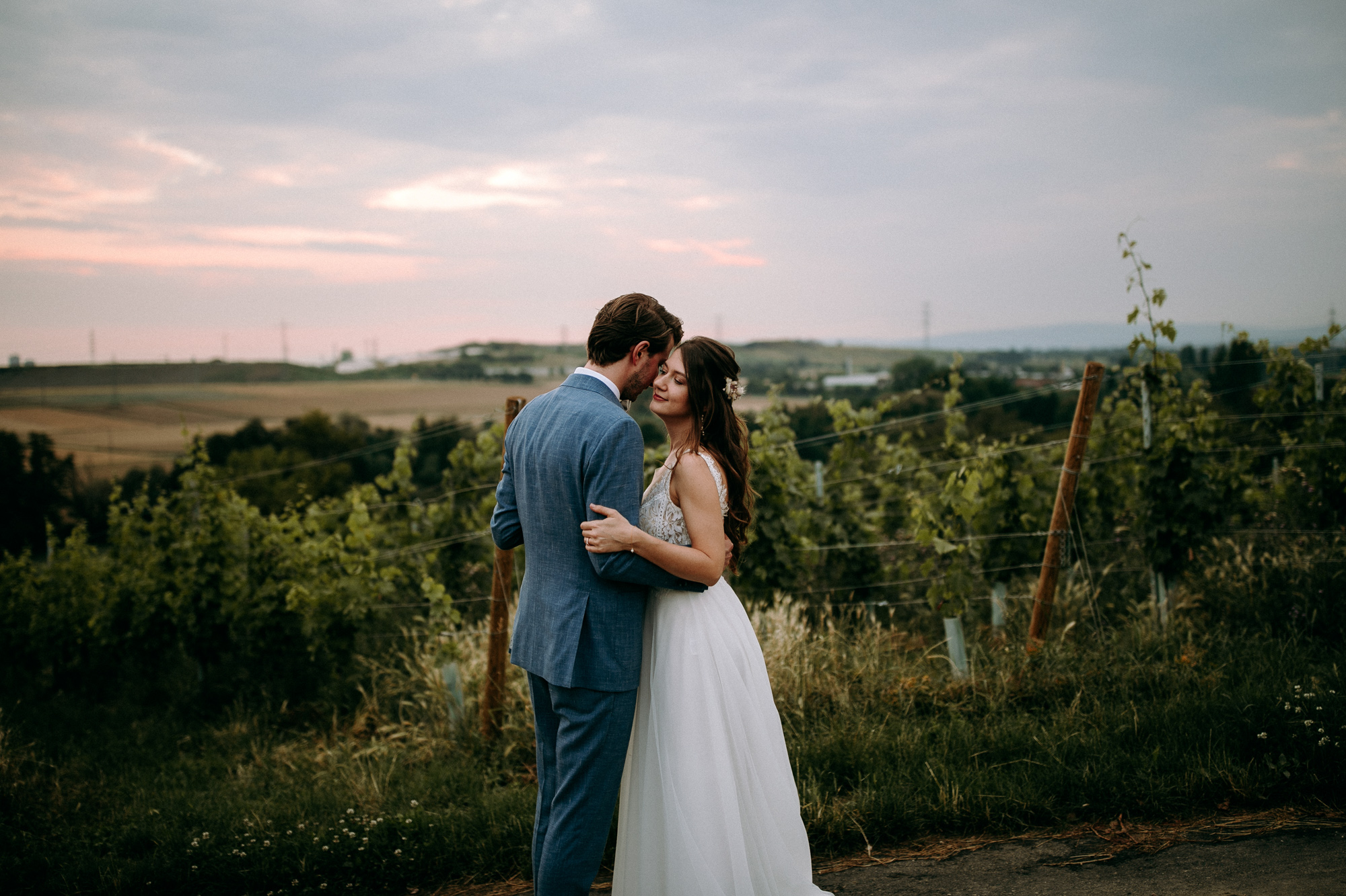 Naturnah, entspannt und voller Charme: Das Weingut Weidenmühle ist eine romantische Hochzeitslocation im Rhein-Main-Gebiet mit viel Freiraum.