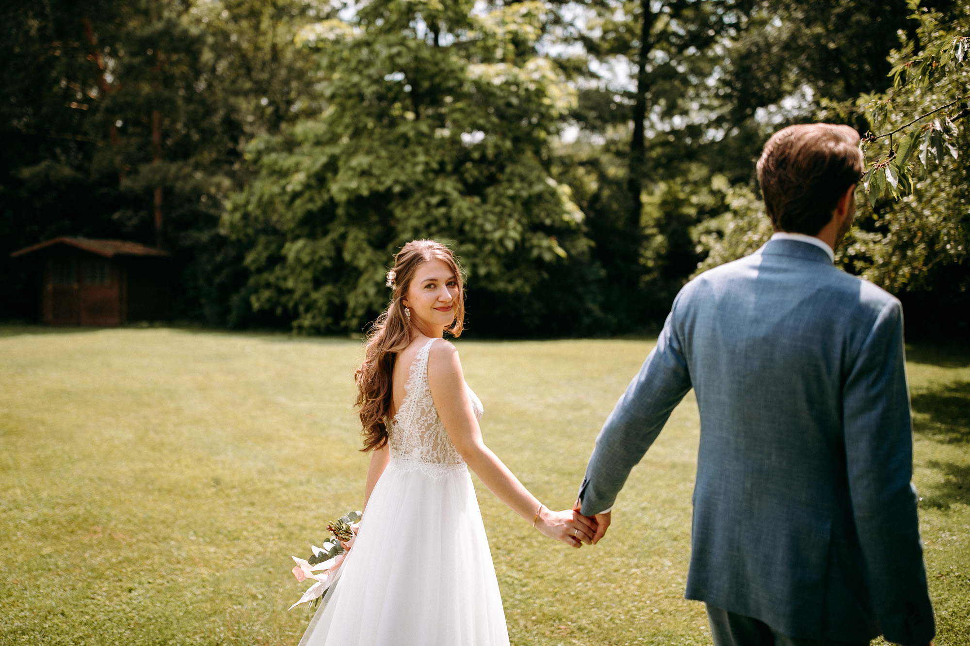 Naturnah, entspannt und voller Charme: Das Weingut Weidenmühle ist eine romantische Hochzeitslocation im Rhein-Main-Gebiet mit viel Freiraum.