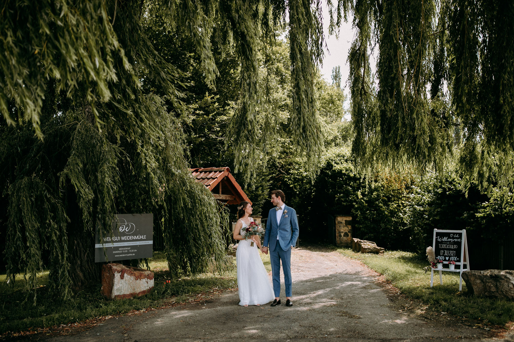 Naturnah, entspannt und voller Charme: Das Weingut Weidenmühle ist eine romantische Hochzeitslocation im Rhein-Main-Gebiet mit viel Freiraum.