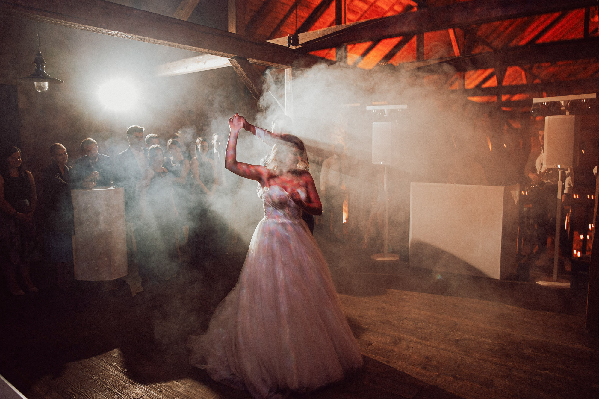 Das Gut Hünersdorff bei Wörth am Main ist eine exklusive Hochzeitslocation mit historischem Vierseithof, Park & Scheunen – ohne Sperrstunde.