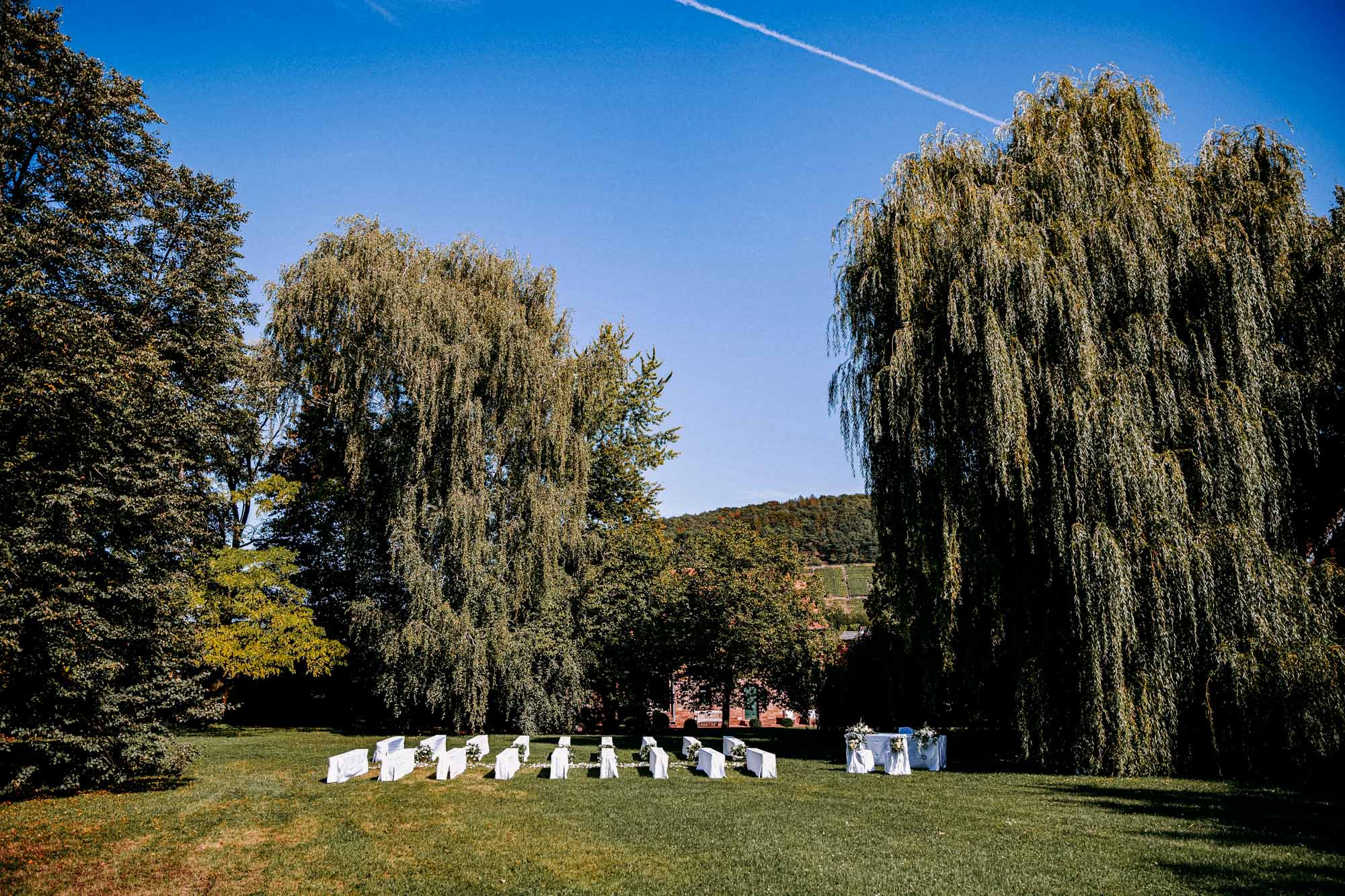 Das Gut Hünersdorff bei Wörth am Main ist eine exklusive Hochzeitslocation mit historischem Vierseithof, Park & Scheunen – ohne Sperrstunde.