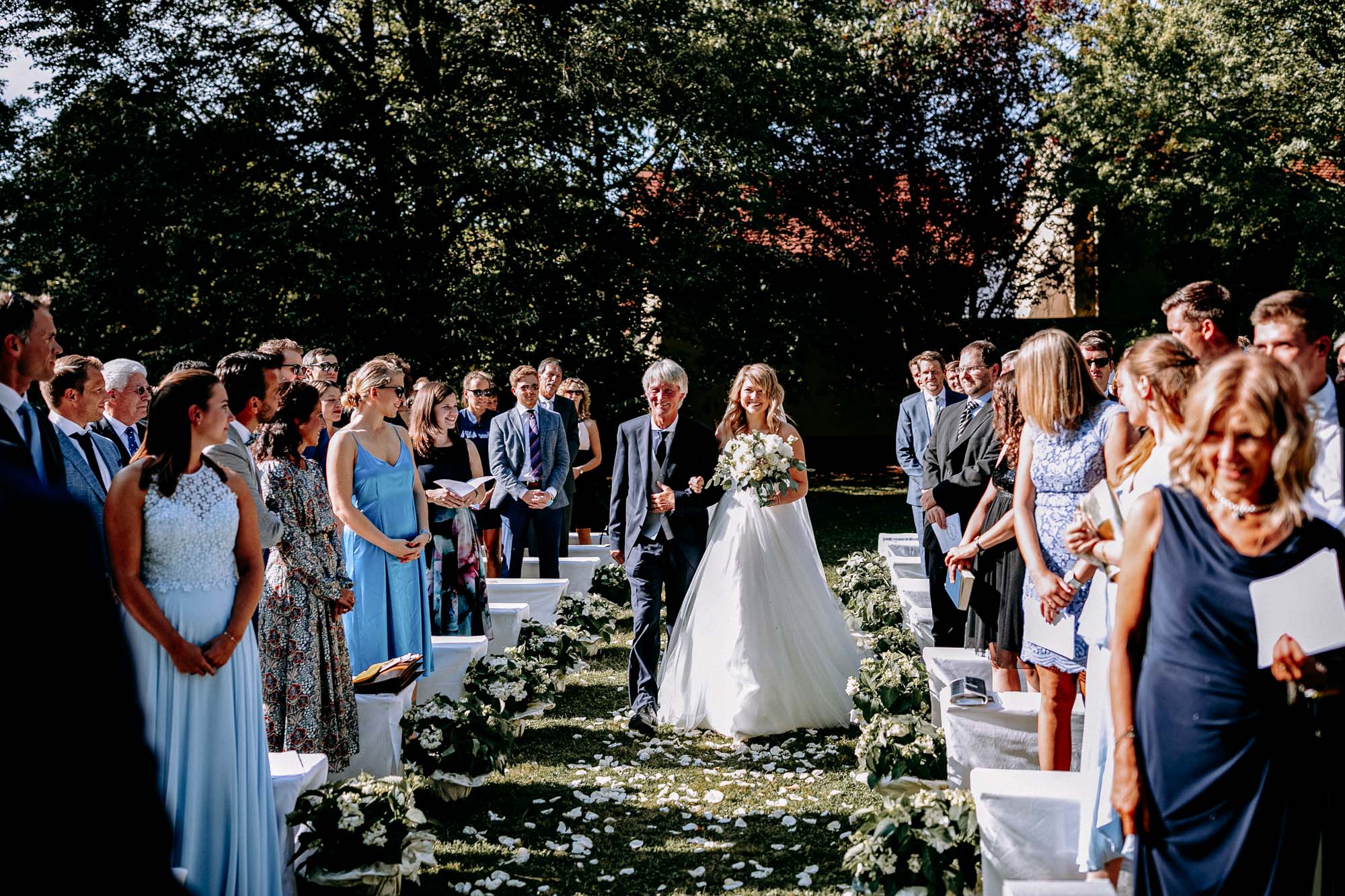 Das Gut Hünersdorff bei Wörth am Main ist eine exklusive Hochzeitslocation mit historischem Vierseithof, Park & Scheunen – ohne Sperrstunde.