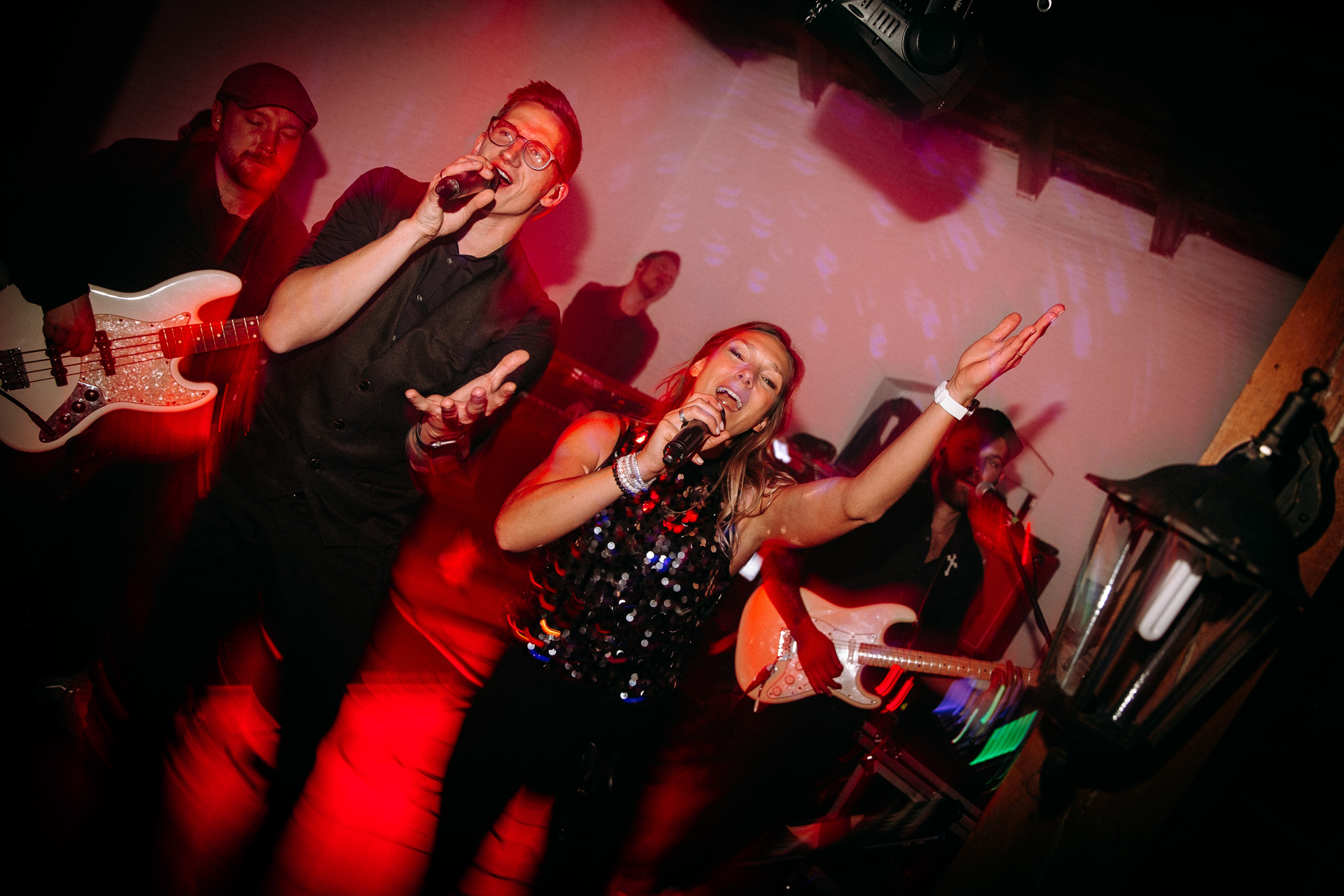 Der Kinzigheimer Hof bei Hanau ist eine naturnahe Hochzeitslocation mit historischer Tenne, Innenhof & großem Garten – individuell & entspannt.