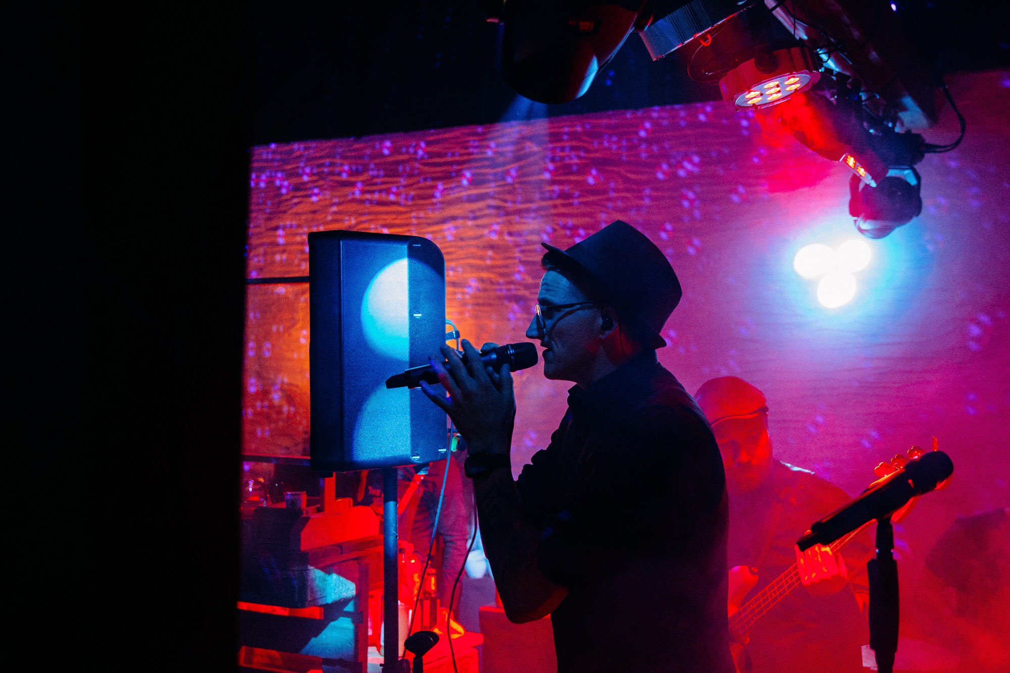 Der Kinzigheimer Hof bei Hanau ist eine naturnahe Hochzeitslocation mit historischer Tenne, Innenhof & großem Garten – individuell & entspannt.