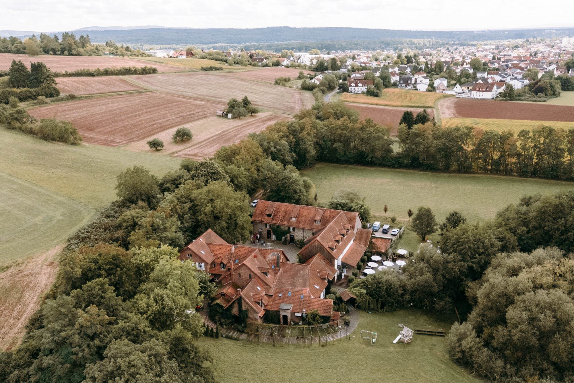 Die Obermühle Langenselbold ist eine historische Hochzeitslocation im Rhein-Main-Gebiet mit Garten, Scheune & persönlicher Begleitung.