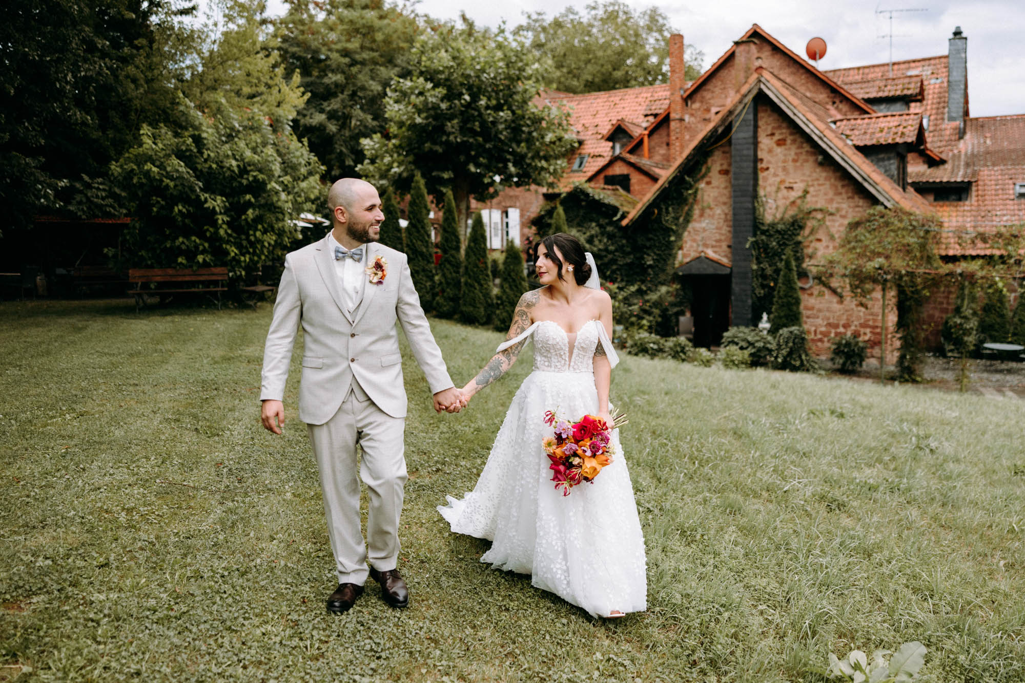 Die Obermühle Langenselbold ist eine historische Hochzeitslocation im Rhein-Main-Gebiet mit Garten, Scheune & persönlicher Begleitung.