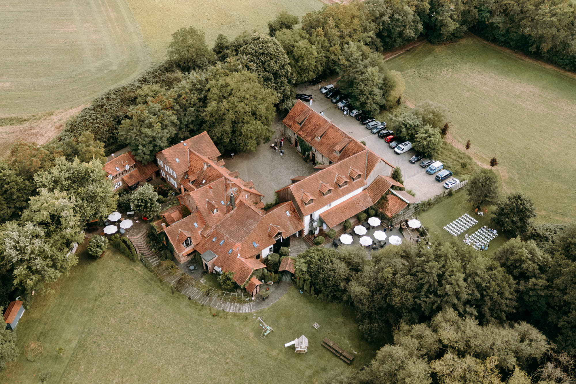 Die Obermühle Langenselbold ist eine historische Hochzeitslocation im Rhein-Main-Gebiet mit Garten, Scheune & persönlicher Begleitung.