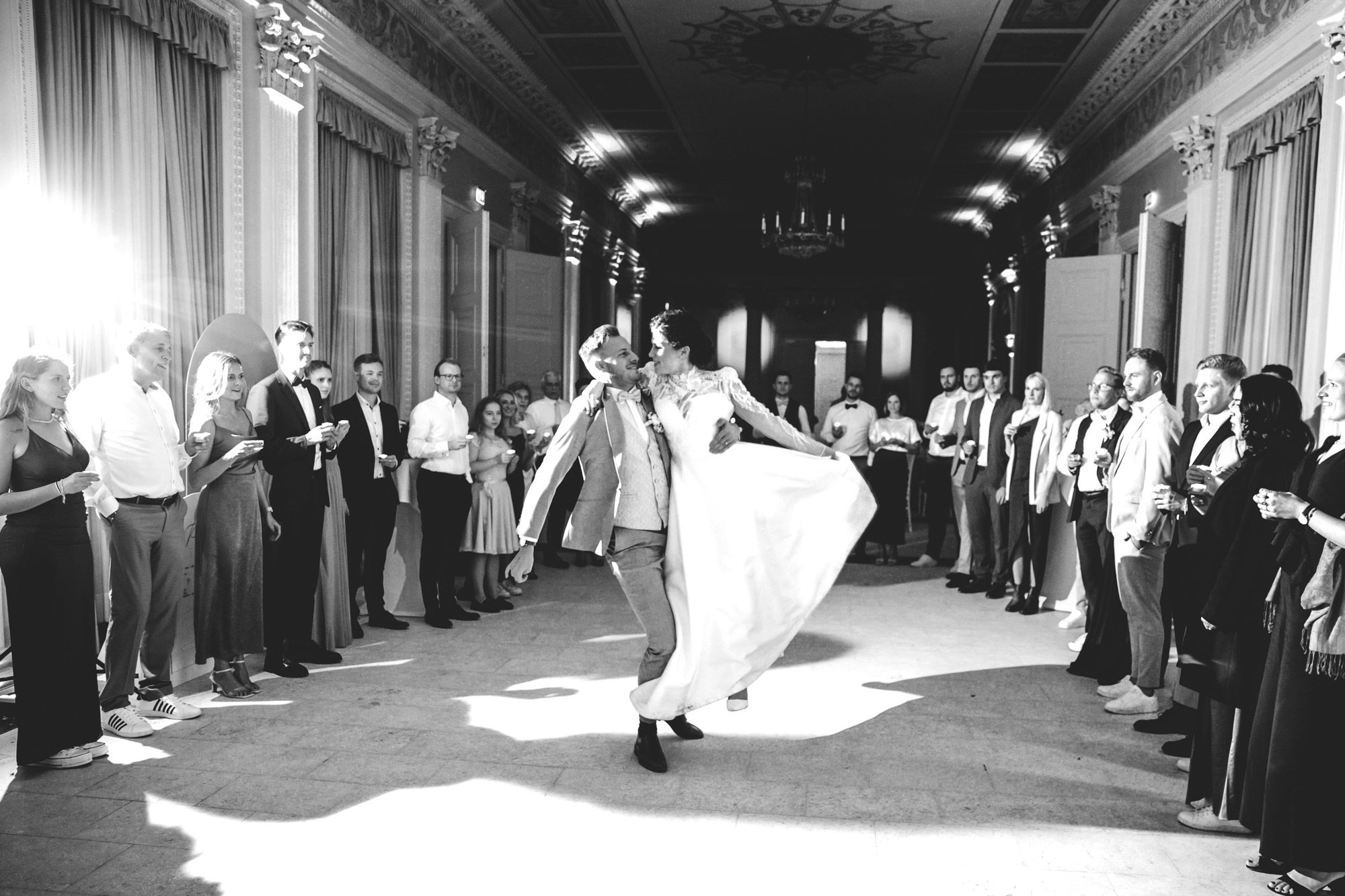 Schloss Philippsruhe in Hanau ist eine elegante Hochzeitslocation nahe Frankfurt – mit Weißem Saal, Gewölbekeller, Schlossterrasse & -garten.