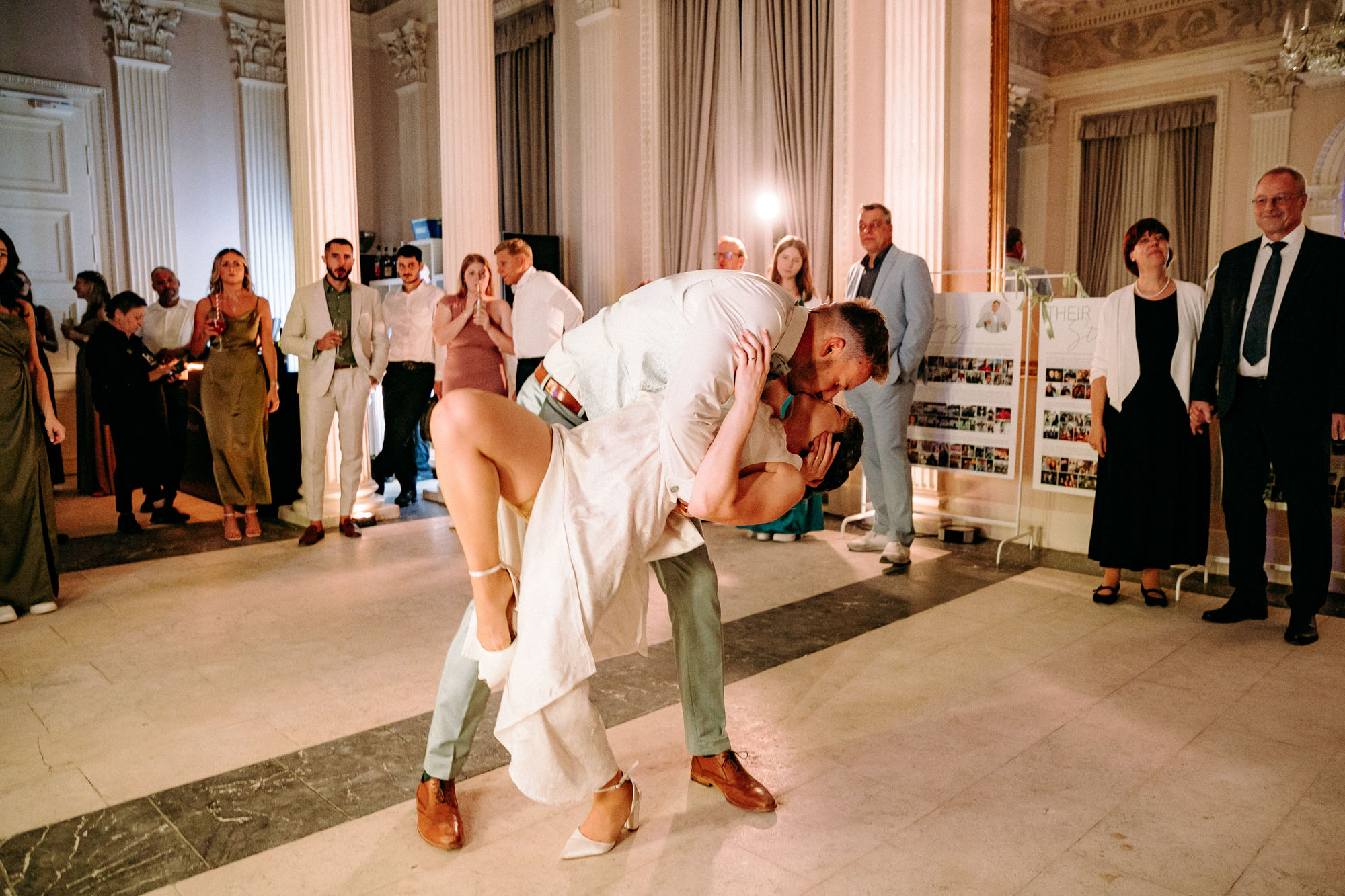 Schloss Philippsruhe in Hanau ist eine elegante Hochzeitslocation nahe Frankfurt – mit Weißem Saal, Gewölbekeller, Schlossterrasse & -garten.