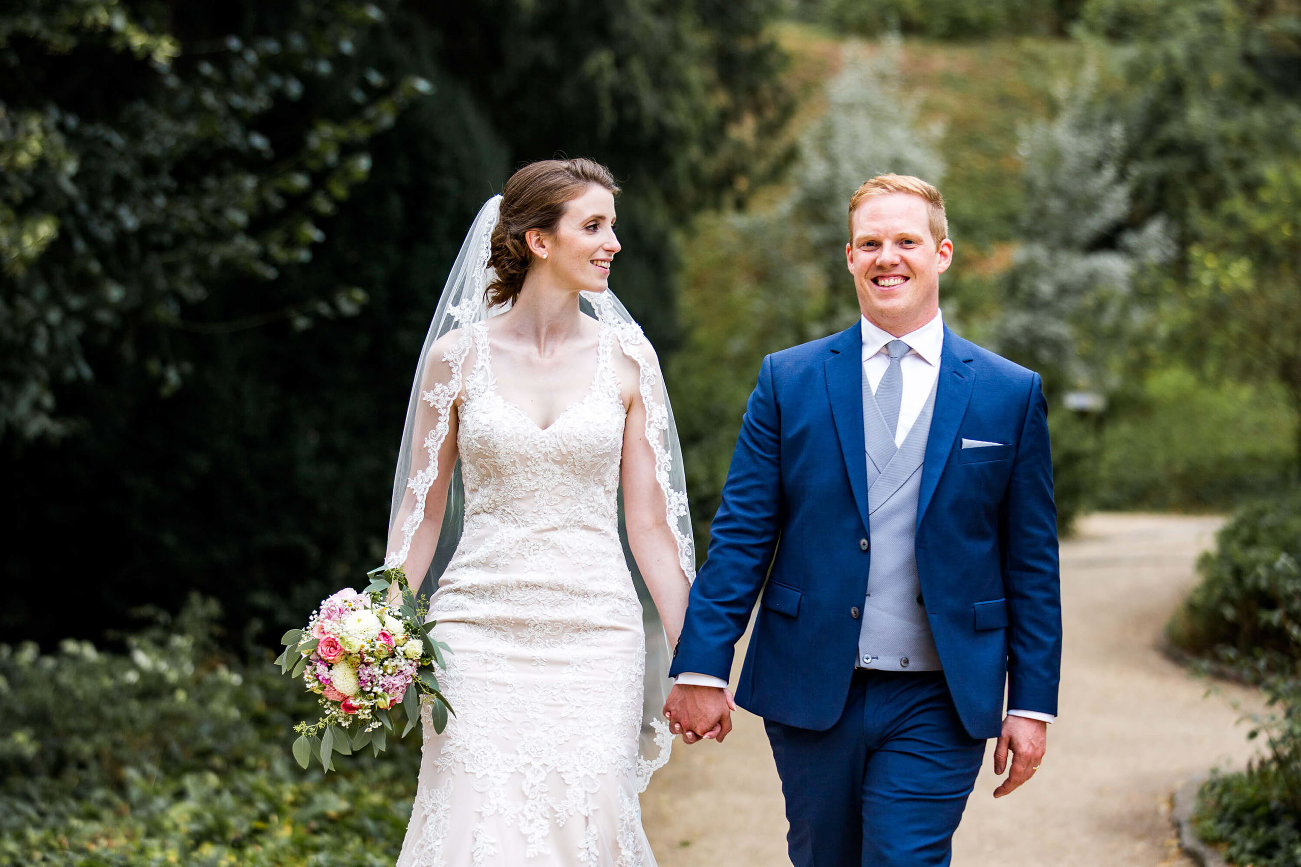 Hochzeitsfotos im Schlosspark Bad Homburg nach der standesamtlichen Trauung in Bad Homburg.