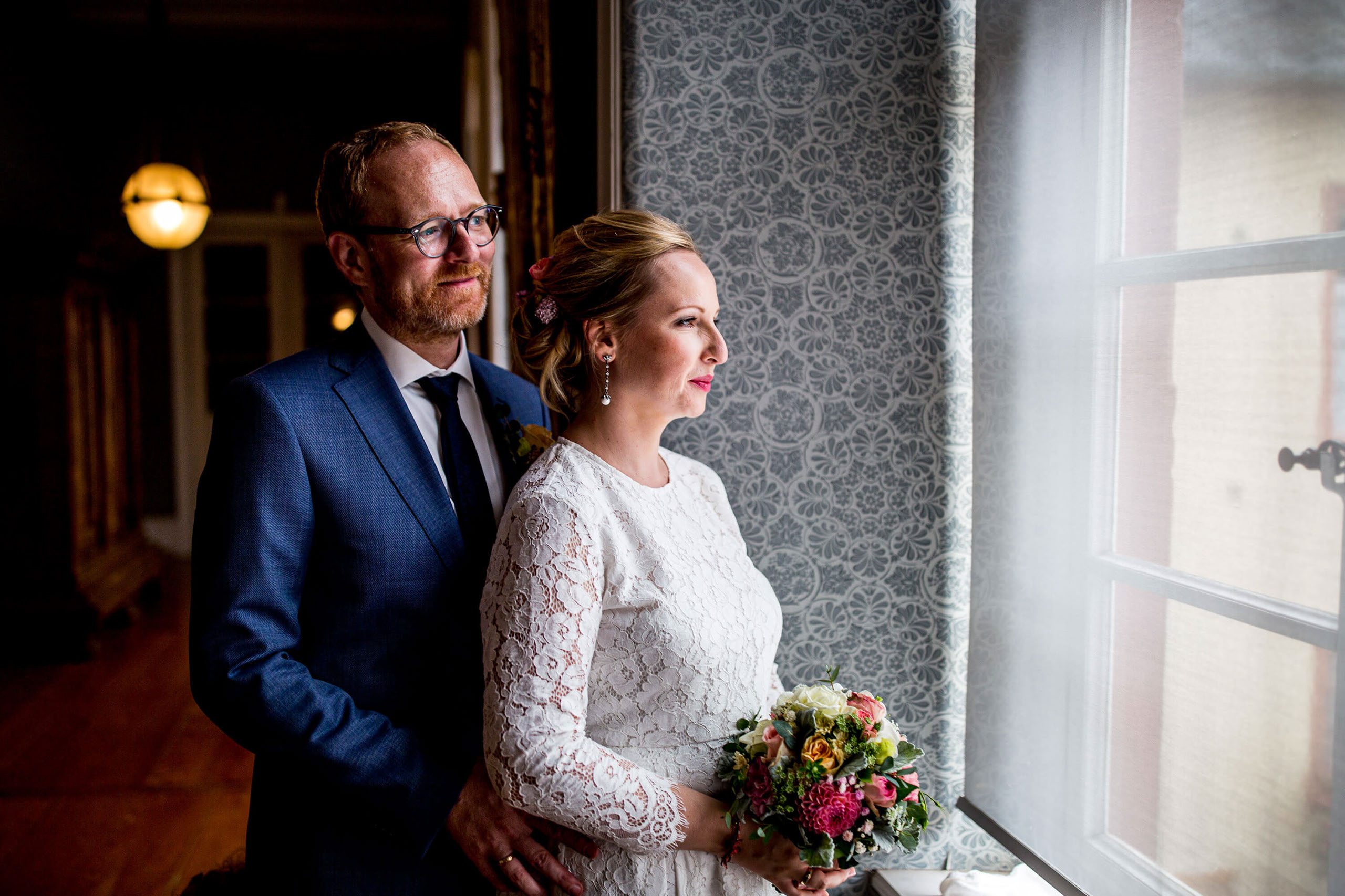 Im Schloss Bad Homburg kann man wunderschöne Hochzeitsfotos machen. Für den Sektempfang ist es möglich hier zu feiern.