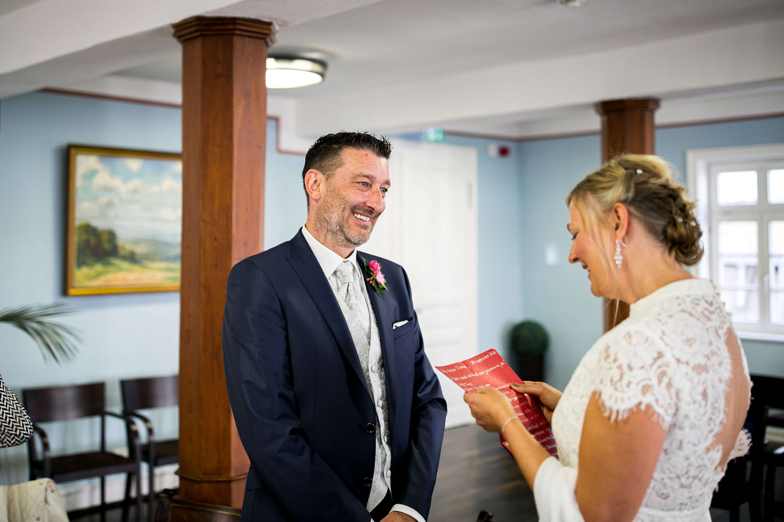 Hochzeitsfotos von der standesamtlichen Trauung in Bad Homburg. Als Hochzeitsfotograf beim Standesamt Bad Homburg halte ich eure Hochzeit fest.