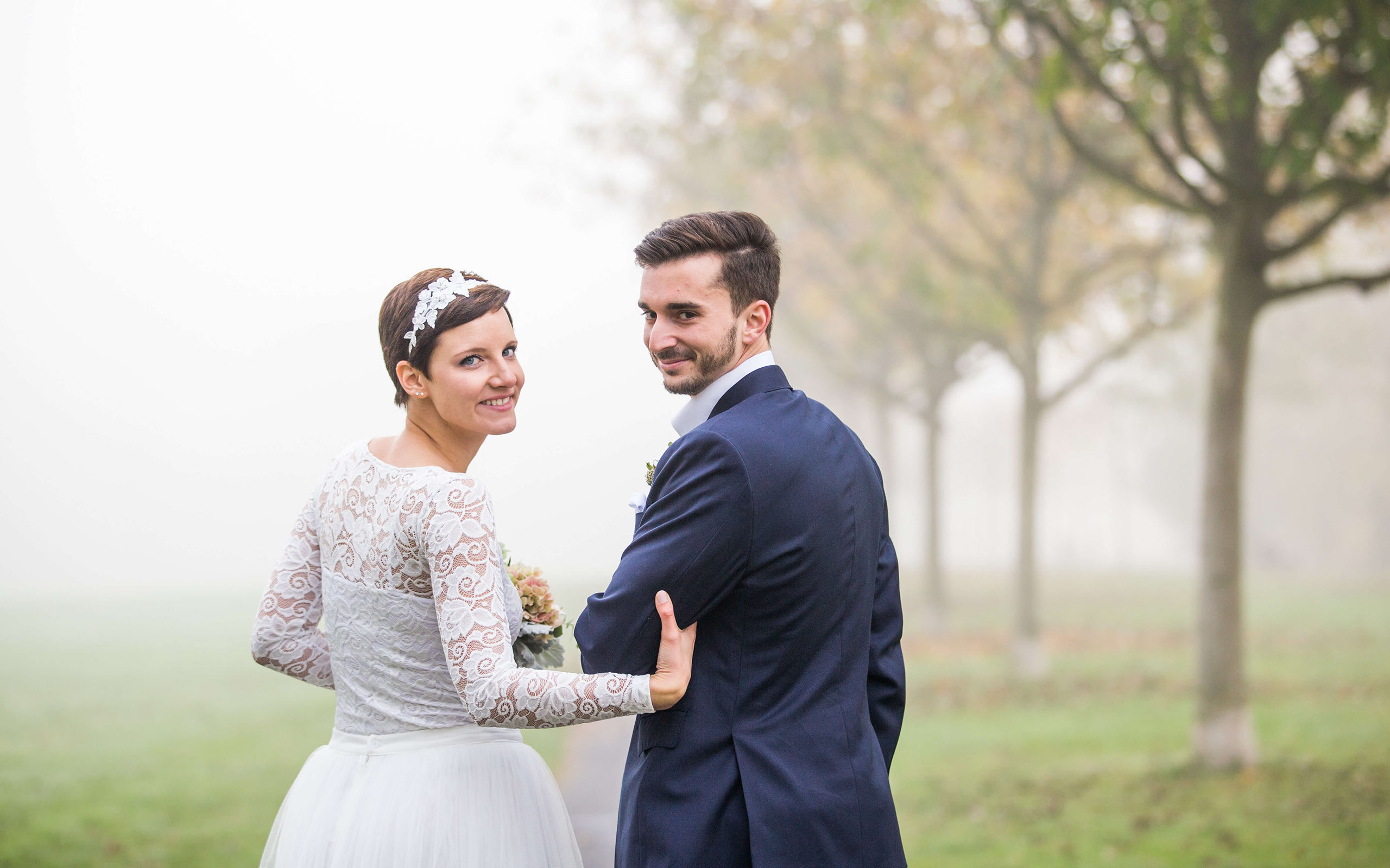 Hochzeitsfotos im Schlosspark vom Bolongaropalast in Frankfurt-Höchst.