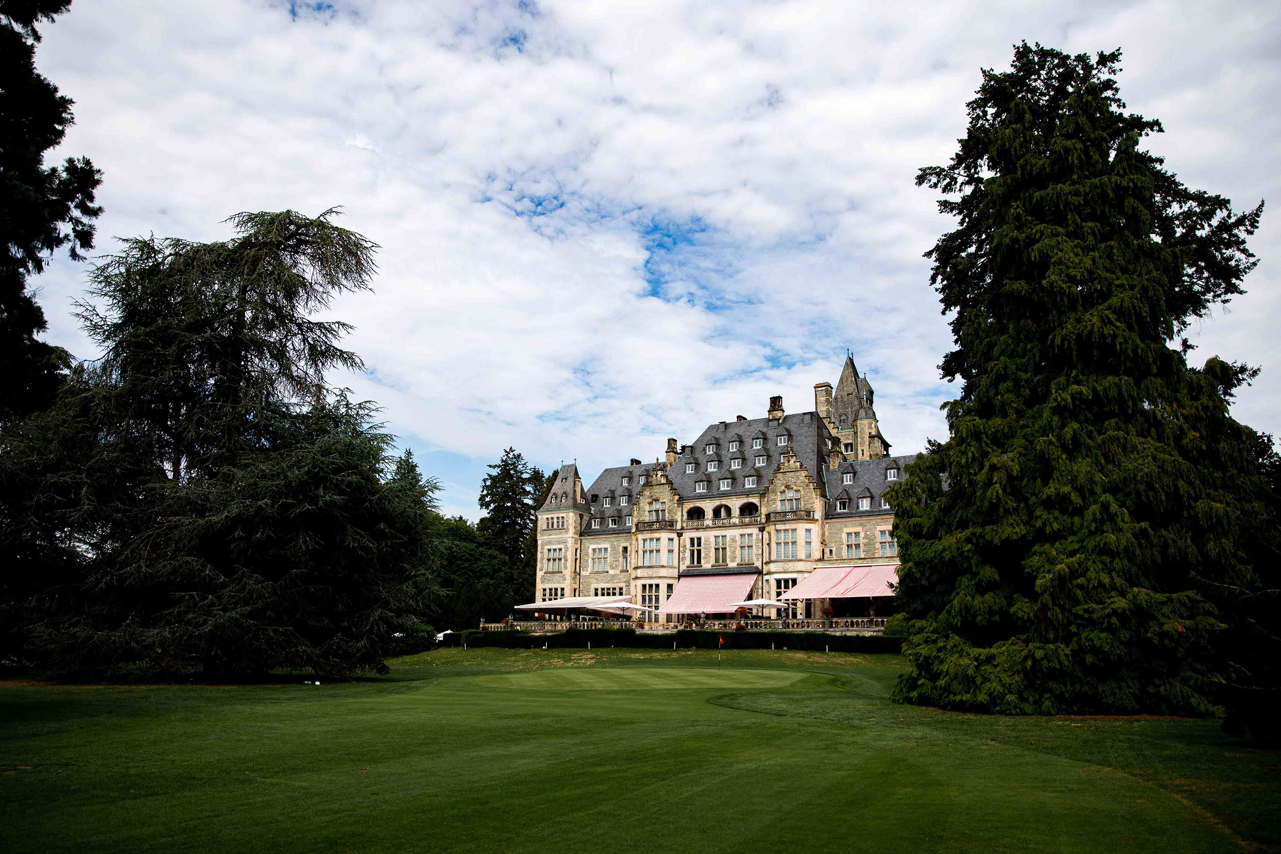 Das Schlosshotel Kronberg im Taunus ist eine wunderschöne Hochzeitslocation.